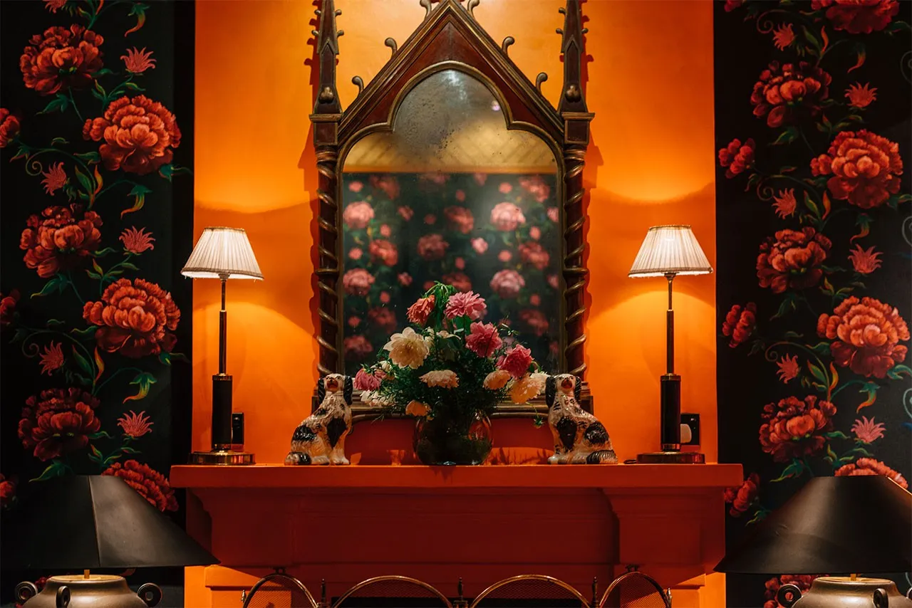 Parrot-Themed Deluxe Double Room